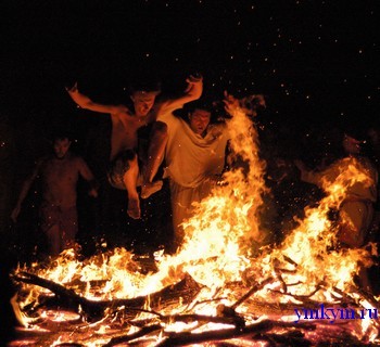 Магия огня на Ивана Купала Прыгание через костер на Ивана Купала